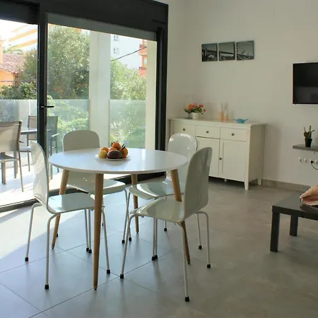 Apartamento Moderno Con Piscina Y Parking Cerca De La Playa * Roses