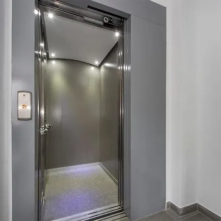 Apartamento Moderno Con Piscina Y Parking Cerca De La Playa *